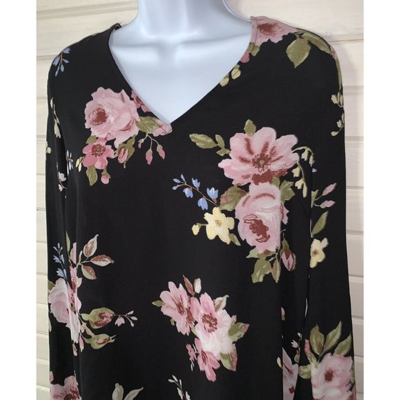 Monteau Los Angeles Sz MEDIUM Black Floral Pullover Blouse Keyhole Back EUC - Picture 2 of 10